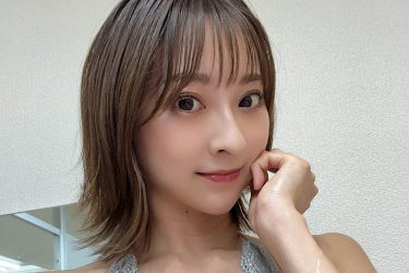 緒方咲、爆食で「爆パイ化」の美谷間見せつけ