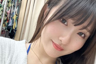 原つむぎ、衝撃の超3Dロング美谷間