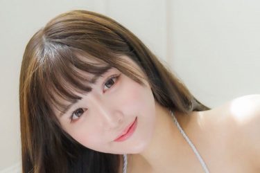 もものすけ、マシュマロボディの白ビキニ映え