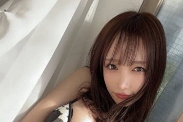 清水あいり、木漏れ日浴びるふっくらバスト