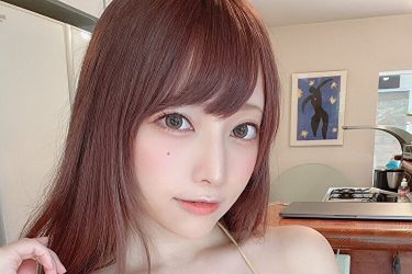 宮本彩希、金色ビキニから飛び出す白肌ふわパイ