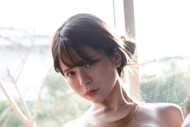 紅羽祐美、ヌーディ競泳水着に好きの大合唱