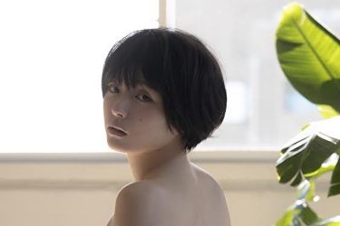 葉月つばさ、パンツ食い込むボリューミーヒップ