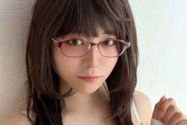 東雲うみ、大胆な女子大生で新たな魅力開花