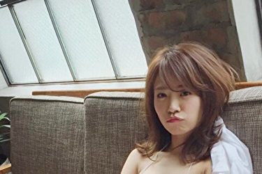 菜乃花、白ビキニのうっとりボディ