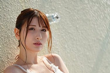 紗々、水着を味方に…大胆ボディ2連発