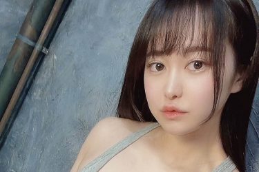 伊藤しずな、CK下着のむっちり美ボディ