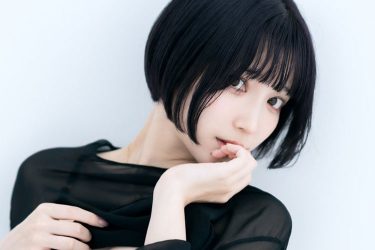 天川星夏、クールに魅せるコントラストボディ