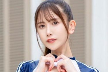 名取くるみ、ジャージ風衣装の魅惑的な下パイ