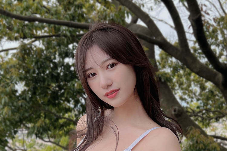 横野すみれ、完璧な「ボン・キュ・ボン」のプロポーションあらわの画像1