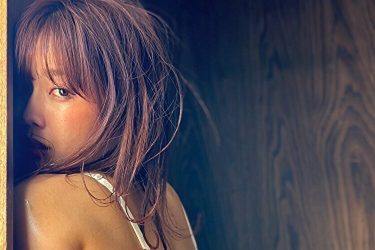 相原美咲、肉感たっぷりの芸術的ヒップライン