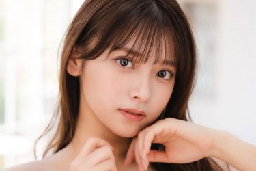 まるぴ、美貌輝く花柄ランジェリー