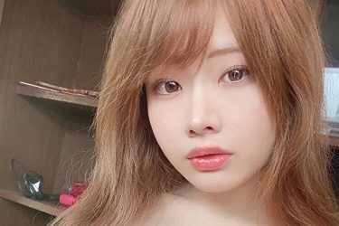 白川のぞみ、思わず二度見のはみ出しバスト