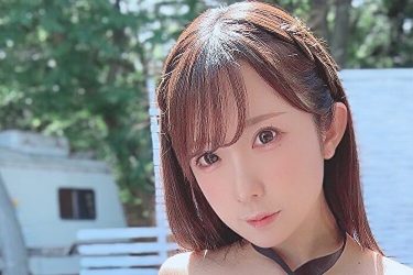 大河もも、フリル水着ショットで誘惑チラリズム