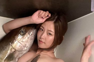 吉野七宝実、生魚と裸身の衝撃4連発