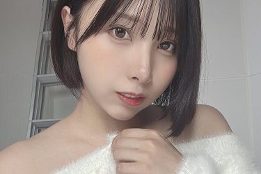 三橋くん、たくし上げで自慢の下パイあらわ