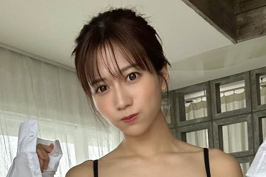 桜りん、はだけTシャツのメリハリボディ