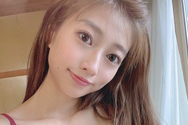 大貫彩香、透けブラで大人の色香漂うバストアップセルフィ