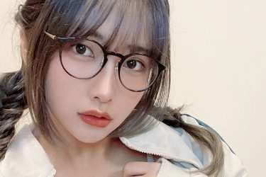 yunocy、ジャージから白下着の「これがこう」