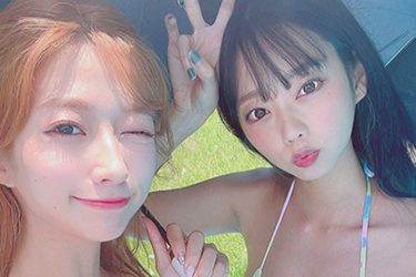 大貫彩香と青山ひかる、プールサイドで美競演