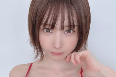 えなこ、ハートあふれる胸元で誘惑