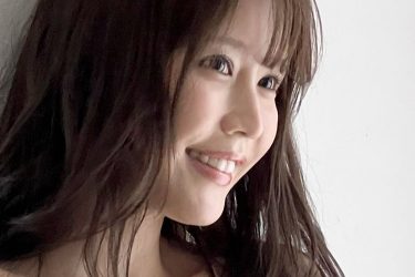 小日向ゆか、ファン動揺の純白ランジェリーグラビア