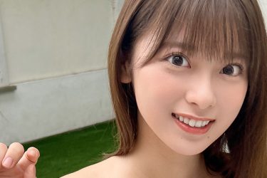 まるぴ、赤ビキニの跨り美女