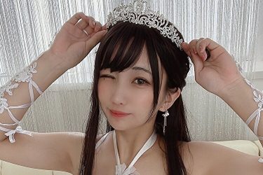 望月もち子、白ドレスの透けプリンセス