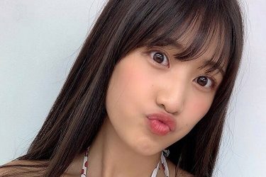 岡本杷奈、唇尖らせ…豊満チェリーパイ