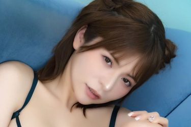 「性格もM?」紅羽祐美、花柄ビキニのM字開脚