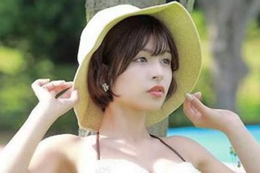 藤井マリー、芝生ビキニの爽やか美女