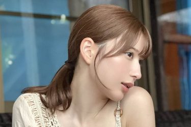 雪平莉左、妖艶こんもり美バスト