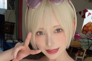 篠崎こころ、白ふわ美胸の誘惑