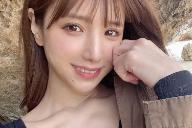 夏本あさみ、胸元の刺激的な隙間