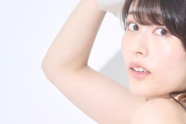 ちとせよしの、桃色ビキニの夏のお嬢様