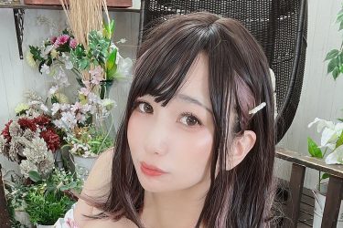 望月もち子、NGポーズの大胆手ぶら