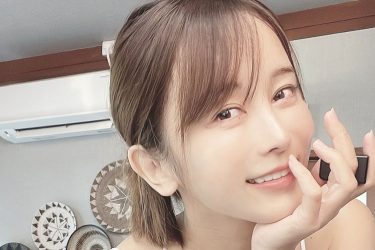 いくみ、隙だらけの部屋着で誘惑