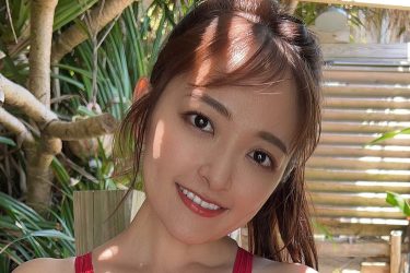 柳瀬さき、競泳水着の「やなパイ」