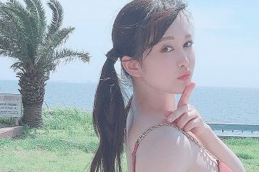 伊藤しずな、プールサイドの美ヒップ天使