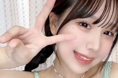 桃木兎羽、ピース&ペロリ&ド迫力バスト