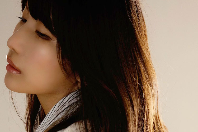 琴井ありさ、上品に絶品むっちりヒップの画像1