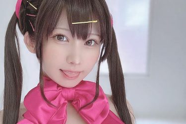 えなこ、リボン水着で「こっち見ろし」と舌ペロ