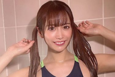 桜りん、Oフロントの競泳水着