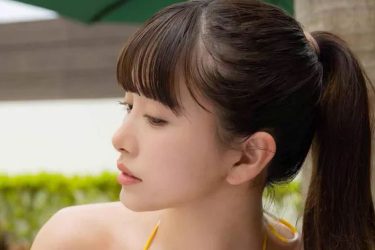 鈴木聖、三角ビキニのポニテ美女