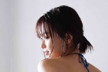 和地つかさ、水も滴るバックショット