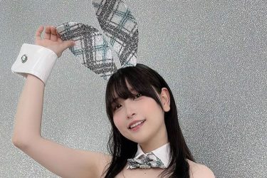 あまつまりな、キュートな大胆開脚バニー