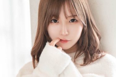 伊関あみ、真夏のもこもこチラリ