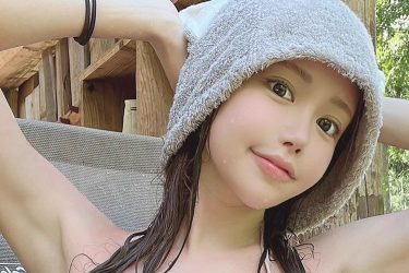 白田まい、サウナで魅惑の大開放