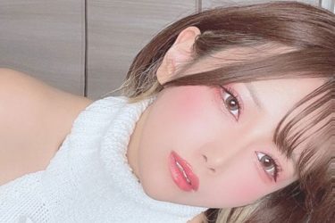 相良ましろ、穴あきニットで誘惑