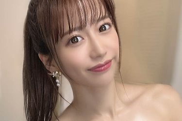 桜りん、オイリーなゴールド眼帯ビキニ美女